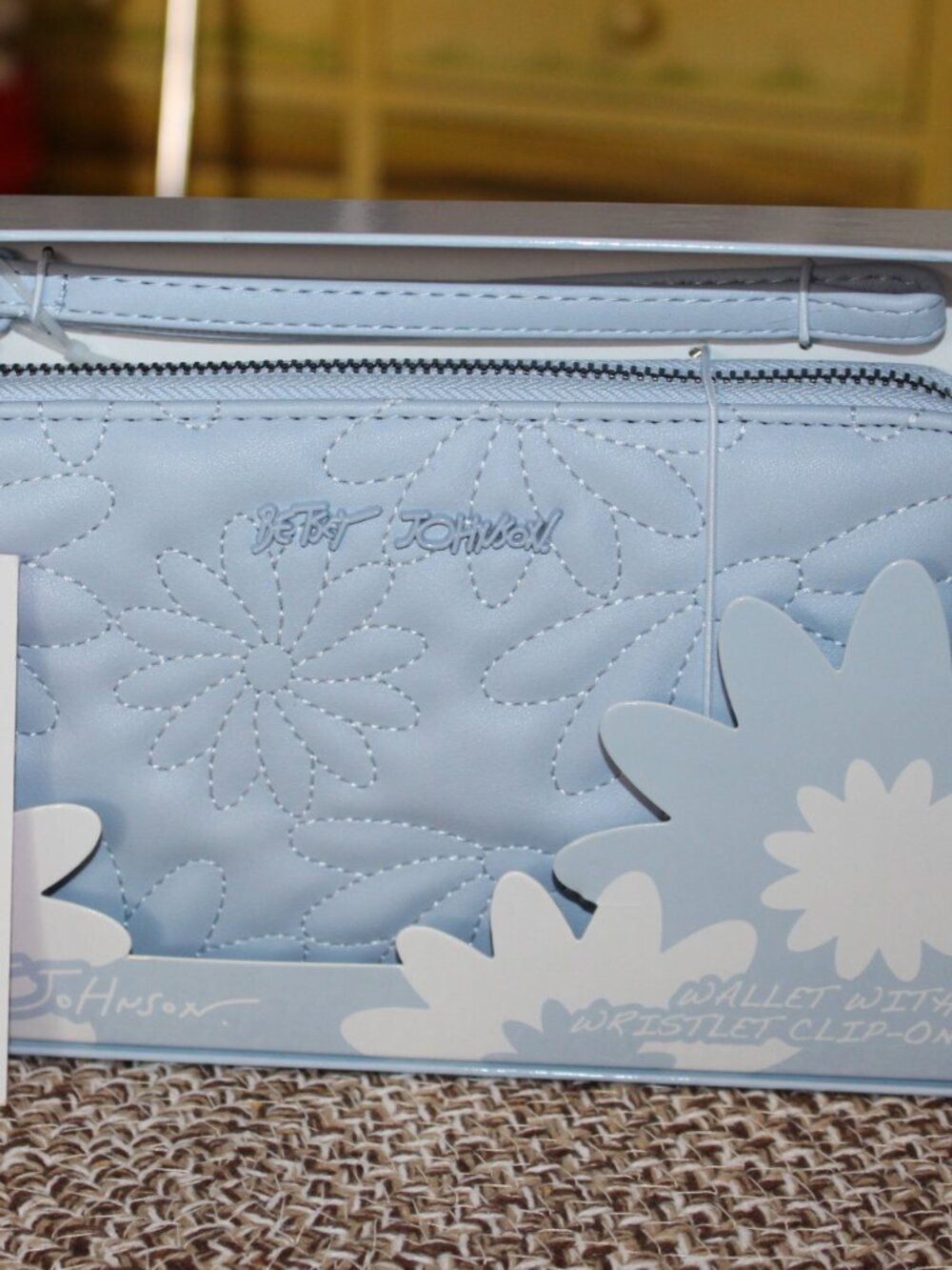 NWT Betsey Johnson Baby Blue wallet/wristlet clip on Pretty! - Picture 4 of 5